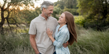 O Charme da Experiência: Por Que Mulheres Escolhem Homens Mais Velhos